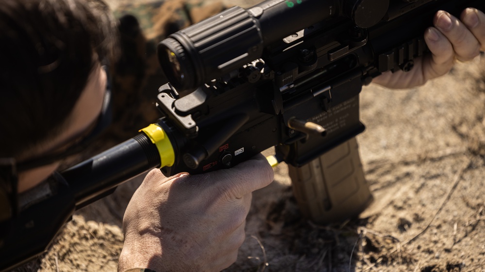 24th MEU MSPF Marines Conduct MAAWS and Small Arms Range