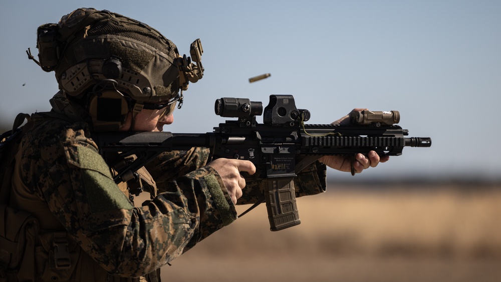 24th MEU MSPF Marines Conduct MAAWS and Small Arms Range