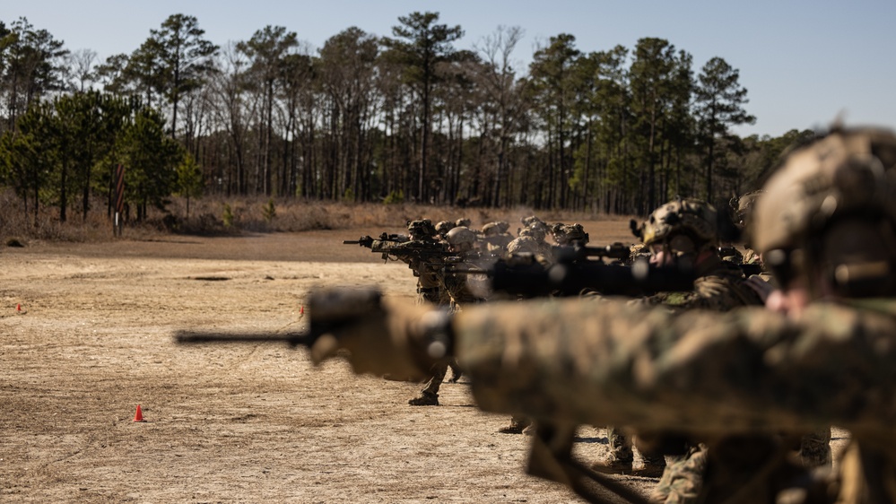 24th MEU MSPF Marines Conduct MAAWS and Small Arms Range