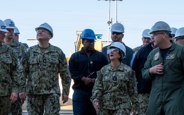 CNO Franchetti Visits USS Anchorage