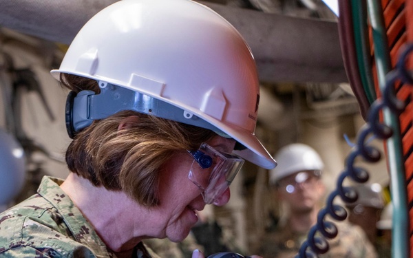 CNO Franchetti Visits USS Anchorage
