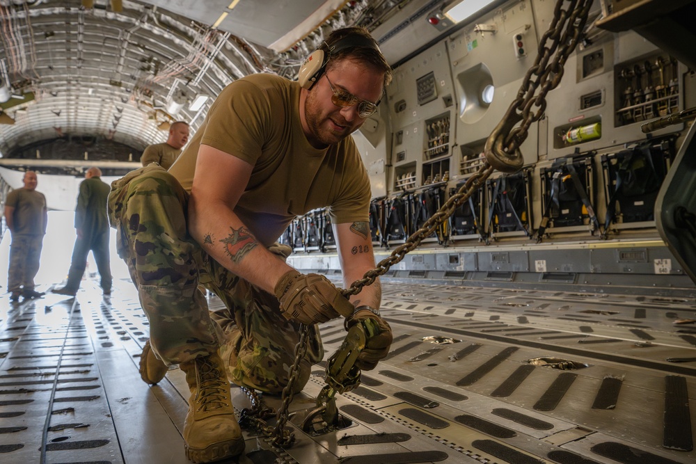 Wright Patterson C-17s relocate Whiteman A-10s following exercise