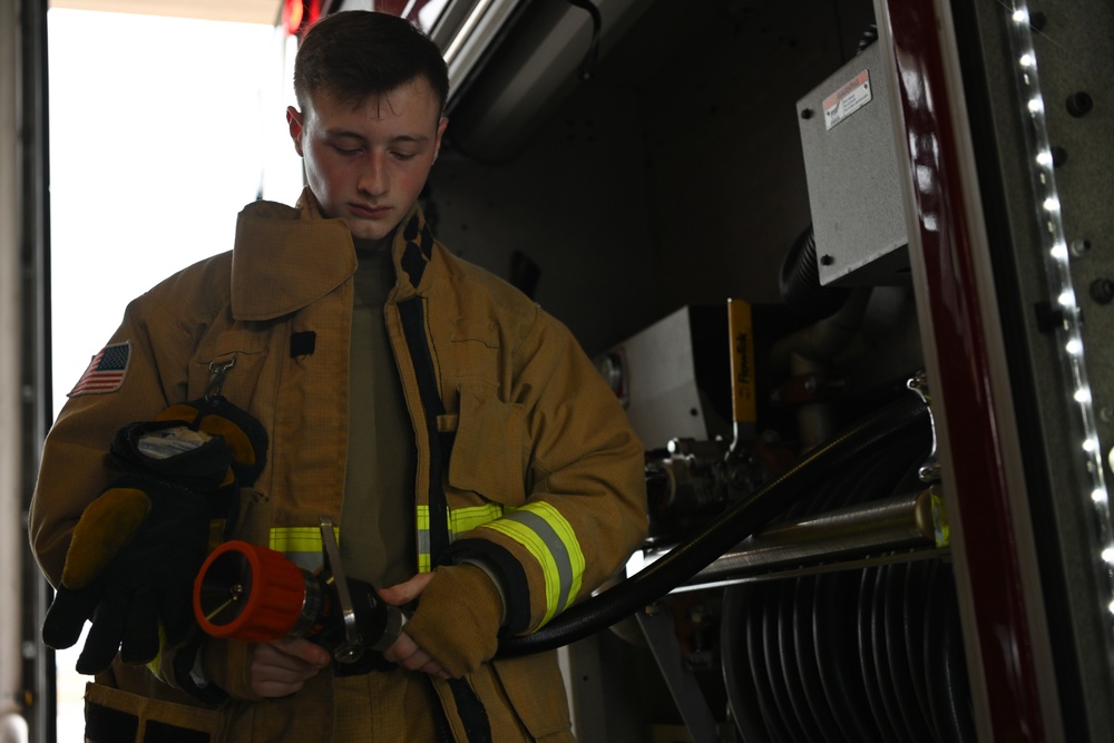 DVIDS Images MacDill firefighters train to stay prepared [Image 3 of 4]