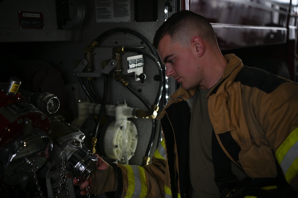 DVIDS Images MacDill firefighters train to stay prepared [Image 4 of 4]