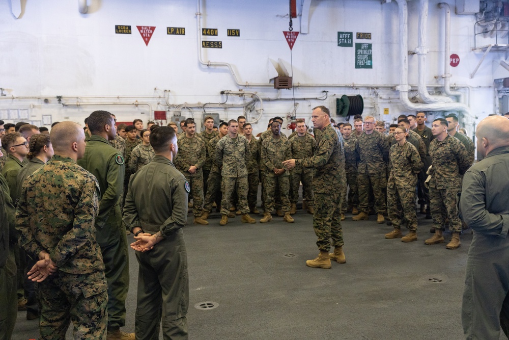 1st MAW Commanding General visits USS America