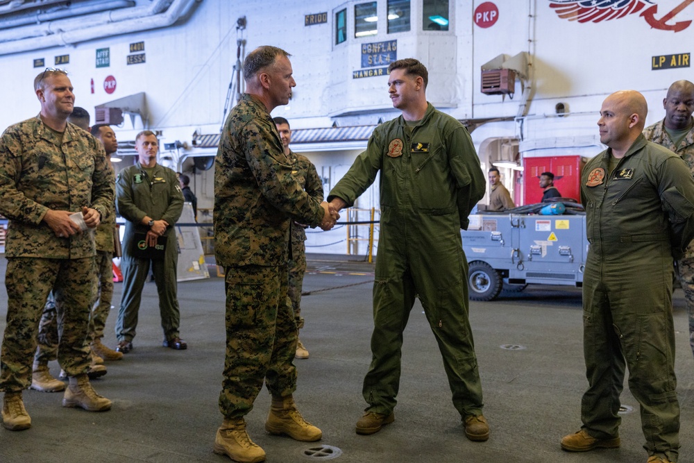 1st MAW Commanding General visits USS America