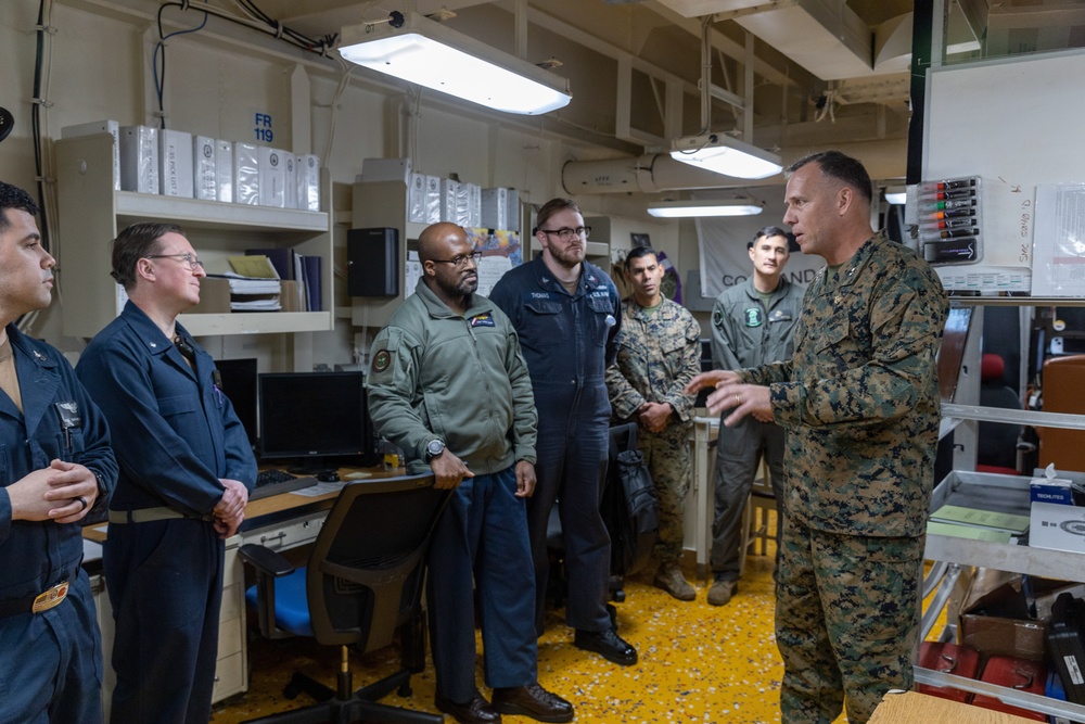 1st MAW Commanding General visits USS America