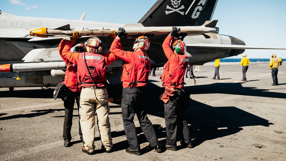 George Washington Conducts Carrier Qualifications
