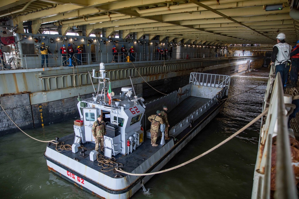 USS Gunston Hall Conducts Well Deck Operations with Italian Navy in Support of Steadfast Defender 24