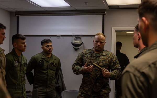 MARFORCOM Visits HMH-461