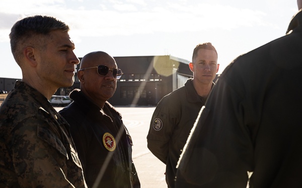 MARFORCOM Visits HMH-461