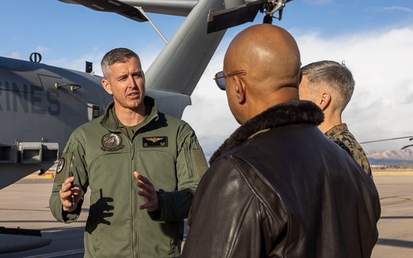 MARFORCOM Visits HMH-461