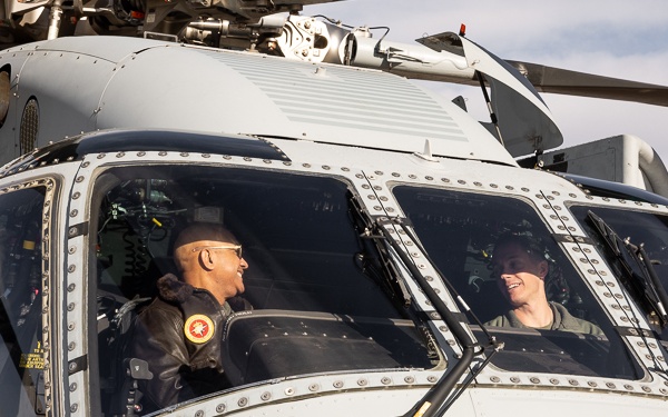 MARFORCOM Visits HMH-461
