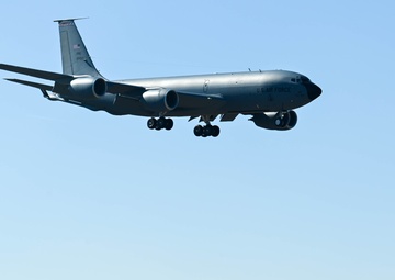 155th ARW hot-pit refueling and touch-and-go