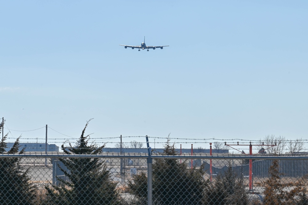 155th ARW hot-pit refueling and touch-and-go
