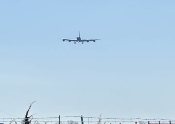 155th ARW hot-pit refueling and touch-and-go