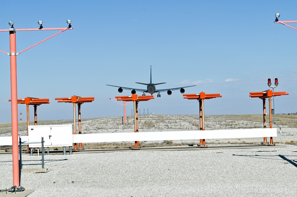 155th ARW hot-pit refueling and touch-and-go