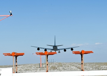 155th ARW hot-pit refueling and touch-and-go