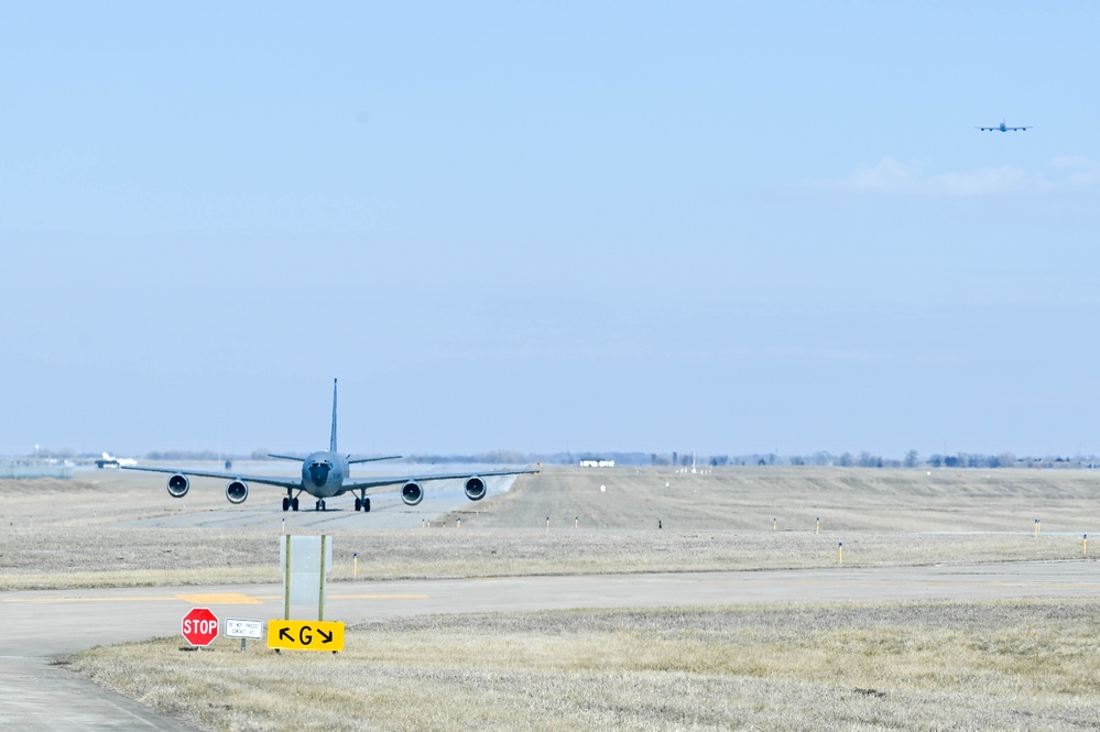 155th ARW hot-pit refueling and touch-and-go