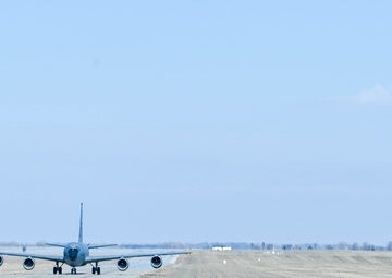 155th ARW hot-pit refueling and touch-and-go