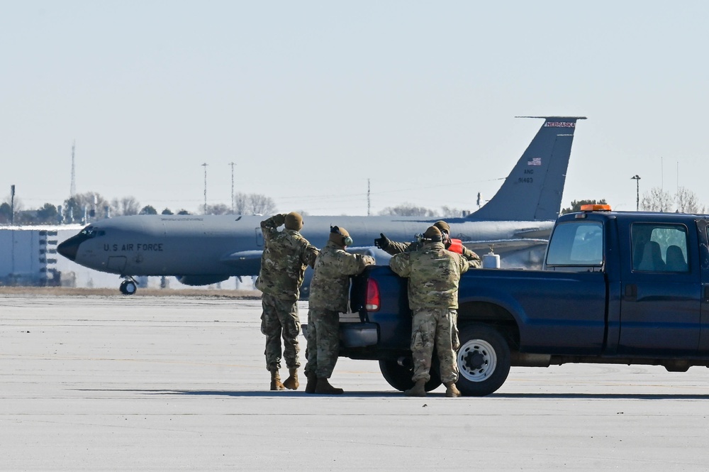 155th ARW hot-pit refueling and touch-and-go