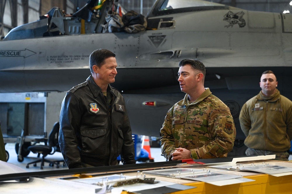 The 15th Air Force commander visited Shaw