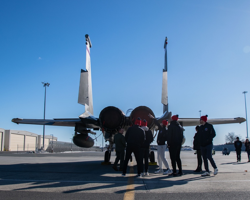 104th Fighter Wing hosts Springfield Thunderbirds for base tour