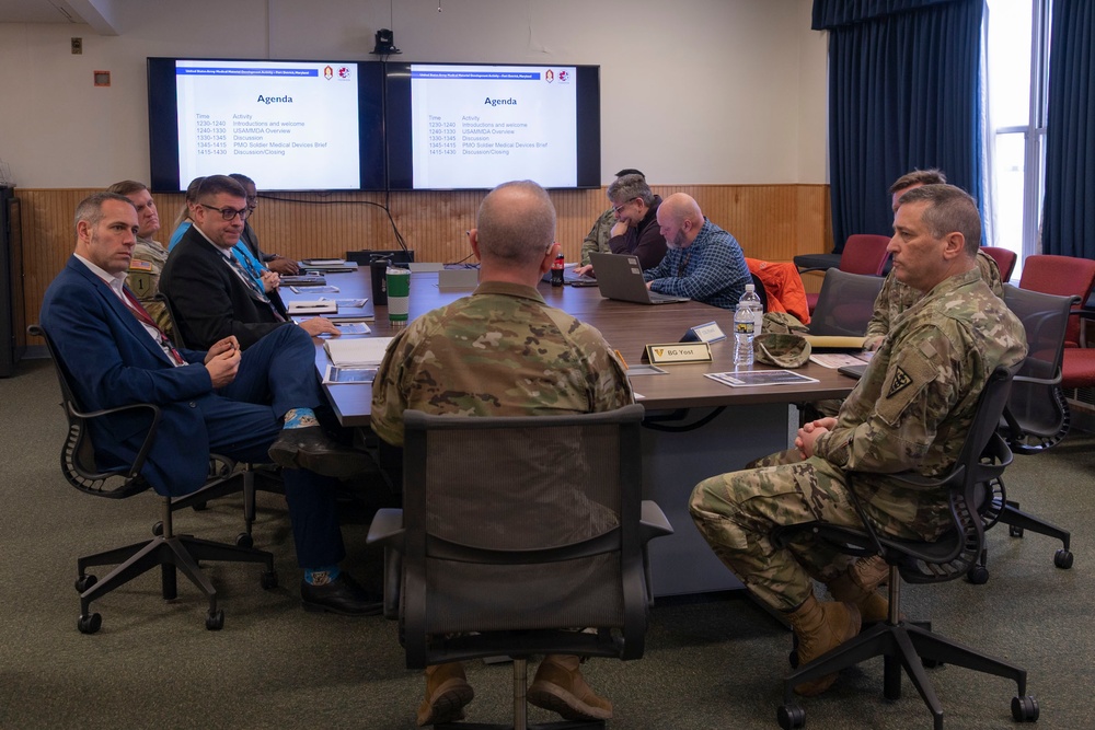 3rd Medical Command deputy CG visits USAMMDA leaders for overview brief