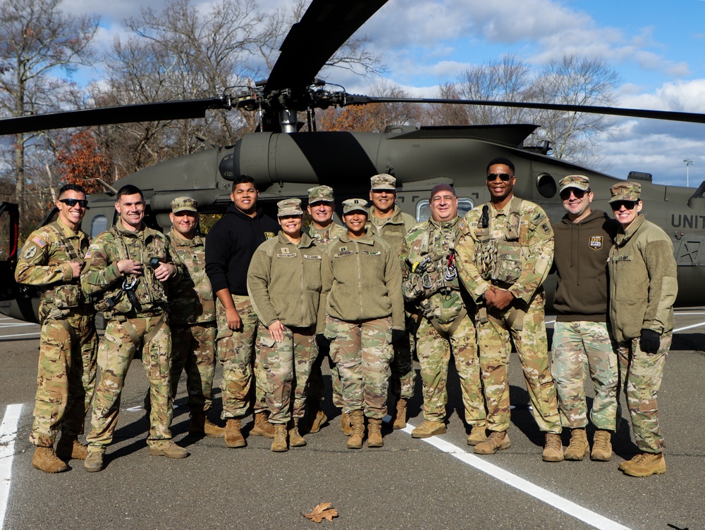 Assault Aviation Battalion and Recruiters Support Veterans Day Fair