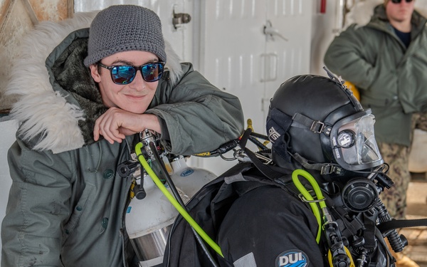 EODMU-3 Wraps Up Operation Deep Freeze with USCG