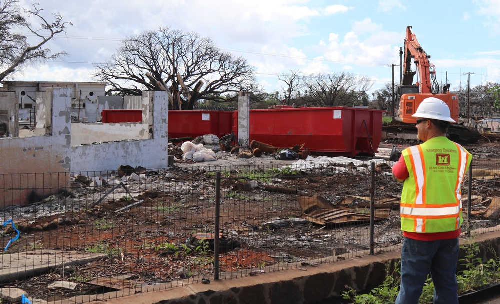 USACE conducts Lahainaluna debris removal