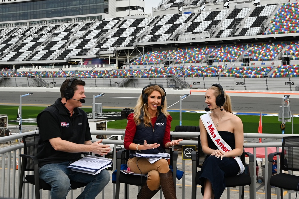 Lt Marsh (Miss America) at Daytona 500