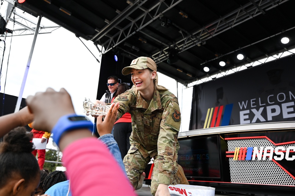 Lt Marsh (Miss America) at Daytona 500