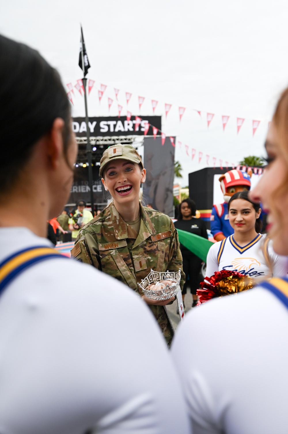 Lt Marsh (Miss America) at Daytona 500