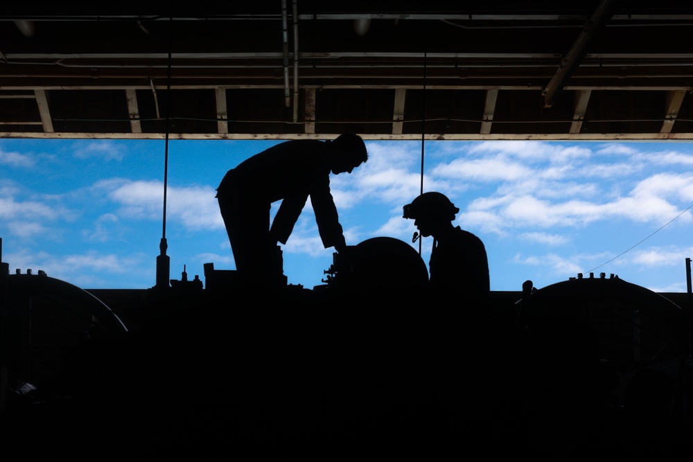 LAR Marines Rehearse Company-Level Reinforcement Procedures Aboard USS Somerset