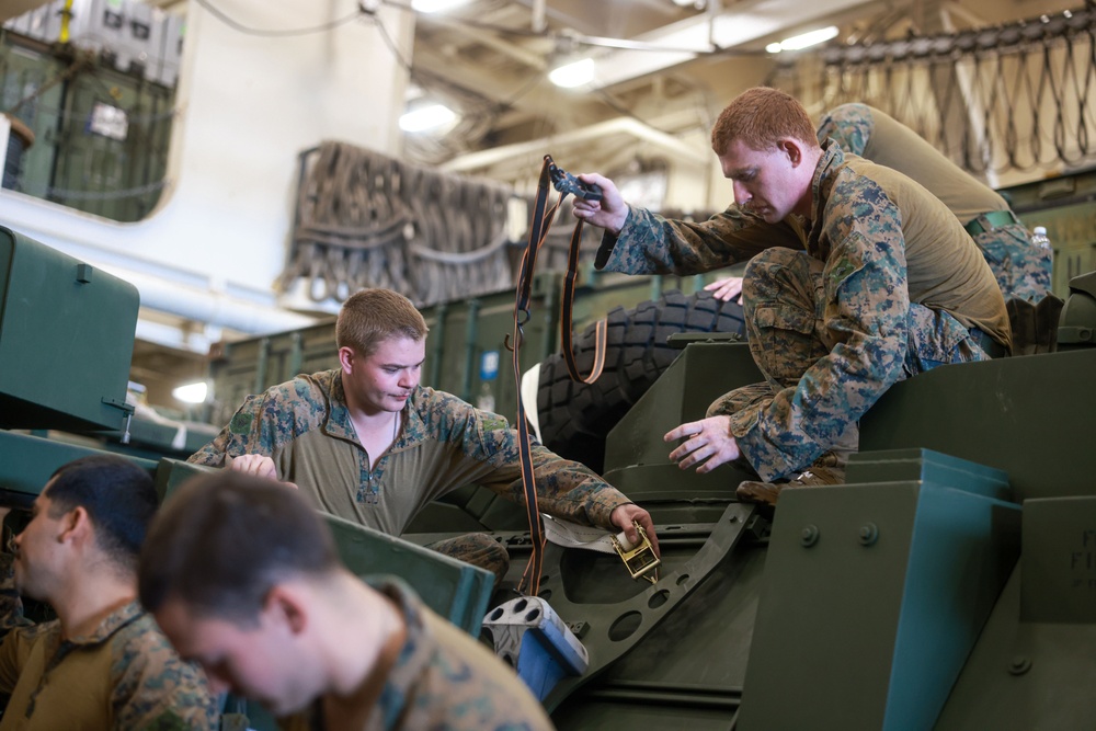 LAR Marines Rehearse Company-Level Reinforcement Procedures Aboard USS Somerset