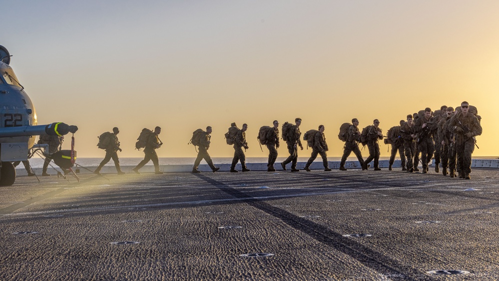 LAR Marines Conduct Conditioning Hike in the Pacific Ocean