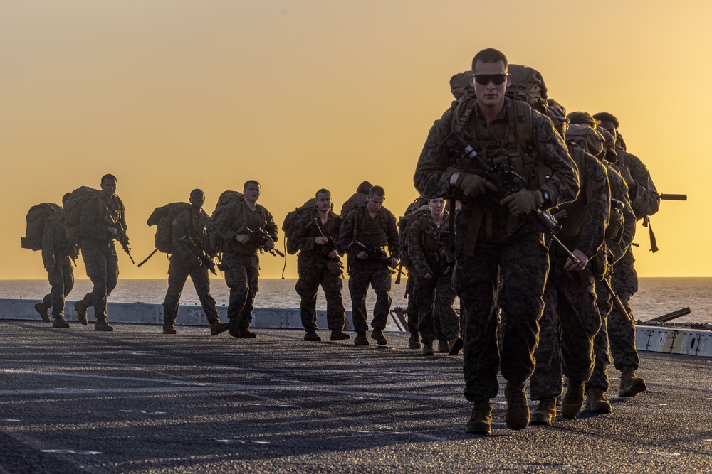 LAR Marines Conduct Conditioning Hike in the Pacific Ocean