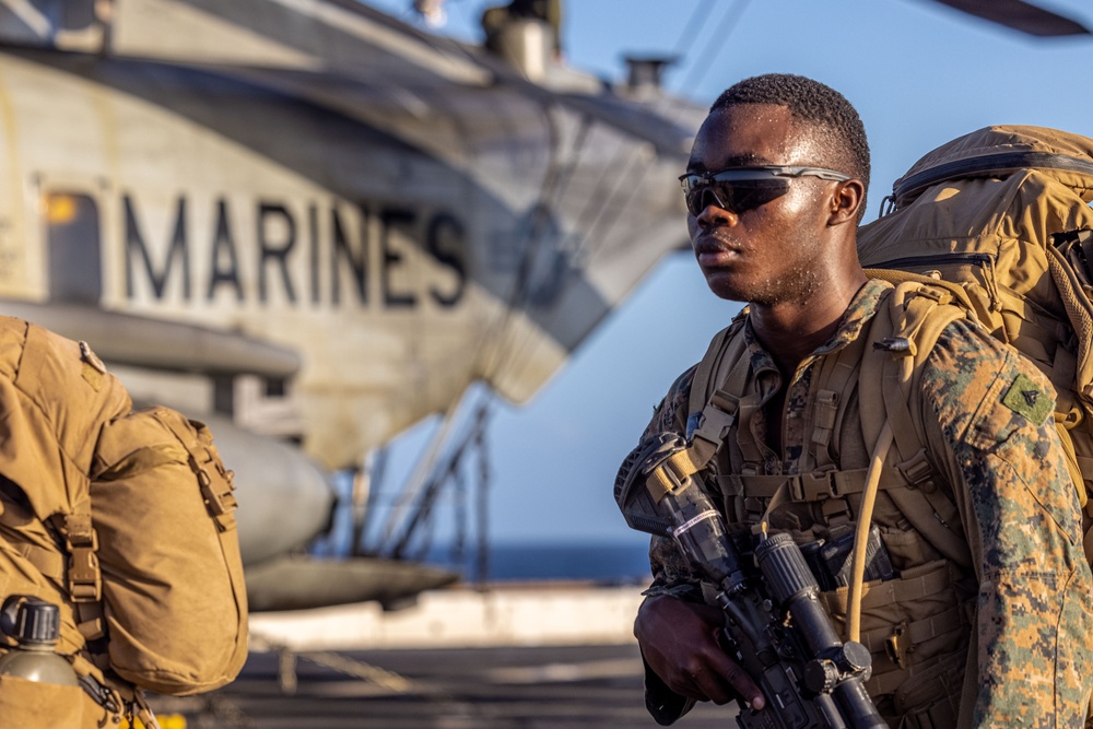 LAR Marines Conduct Conditioning Hike in the Pacific Ocean