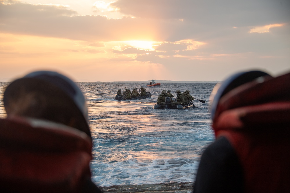 USS Green Bay (LPD 20) Conducts Boat Raid Exercise With 31st MEU