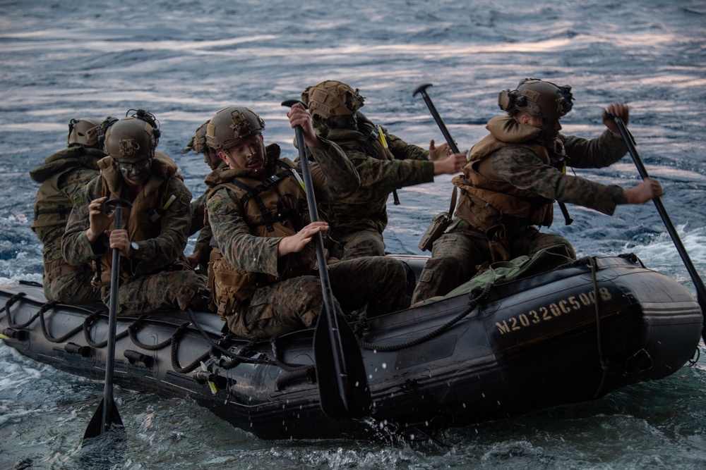 USS Green Bay (LPD 20) Conducts Boat Raid Exercise With 31st MEU