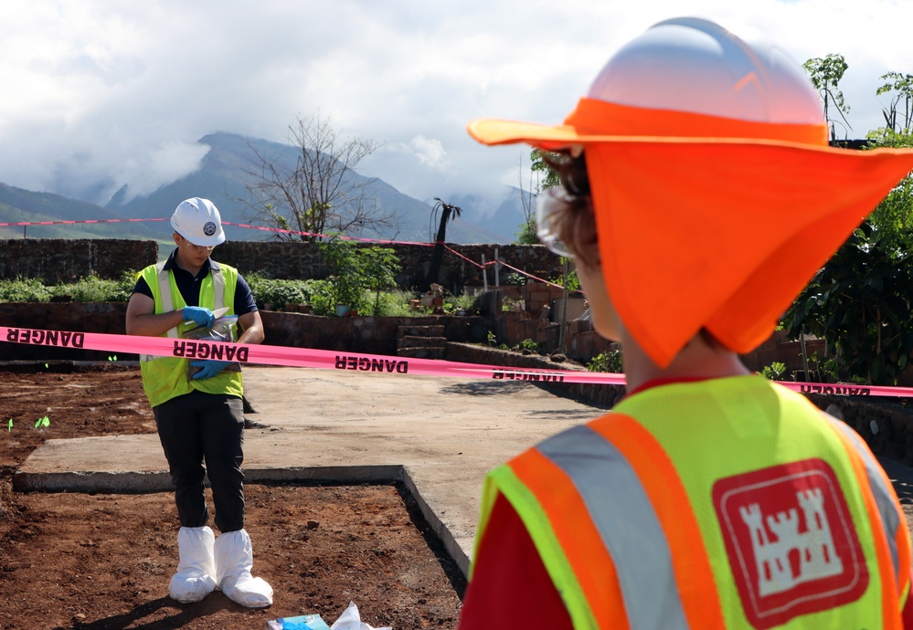 Environmental engineer oversees soil sampling in Lahaina, Hawai‘i