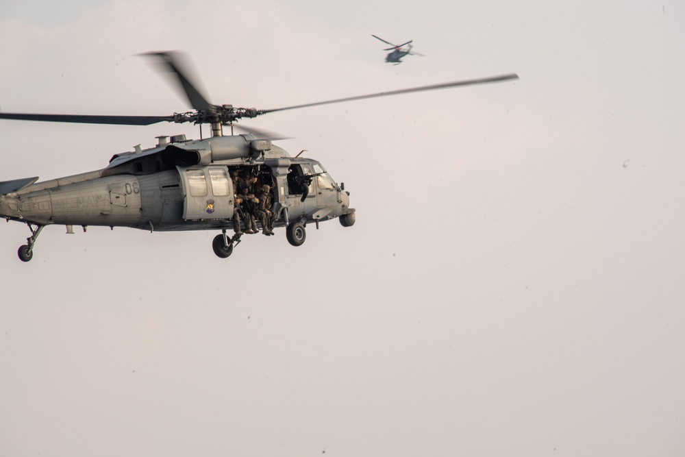 USS Green Bay (LPD 20) Conducts VBSS Exercise