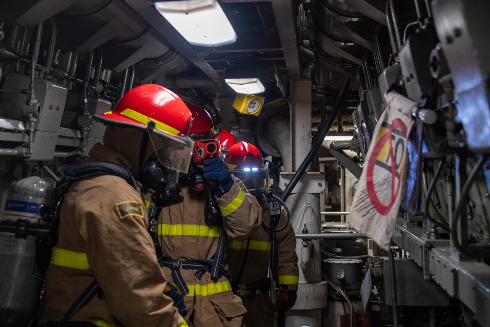 USS Green Bay (LPD 20) Conducts Main Space Fire Drill