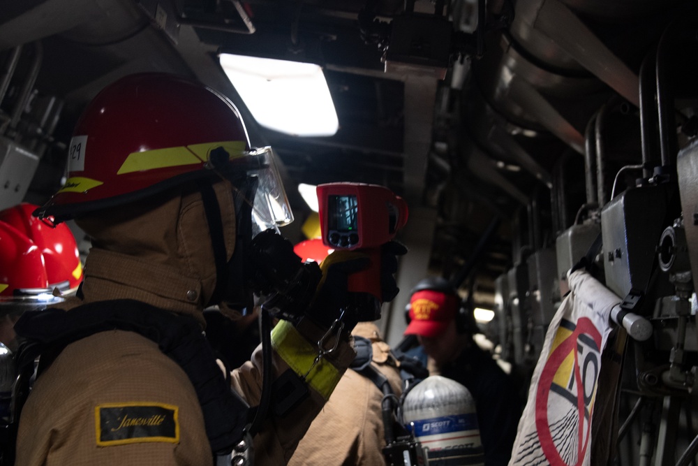 USS Green Bay (LPD 20) Conducts Main Space Fire Drill