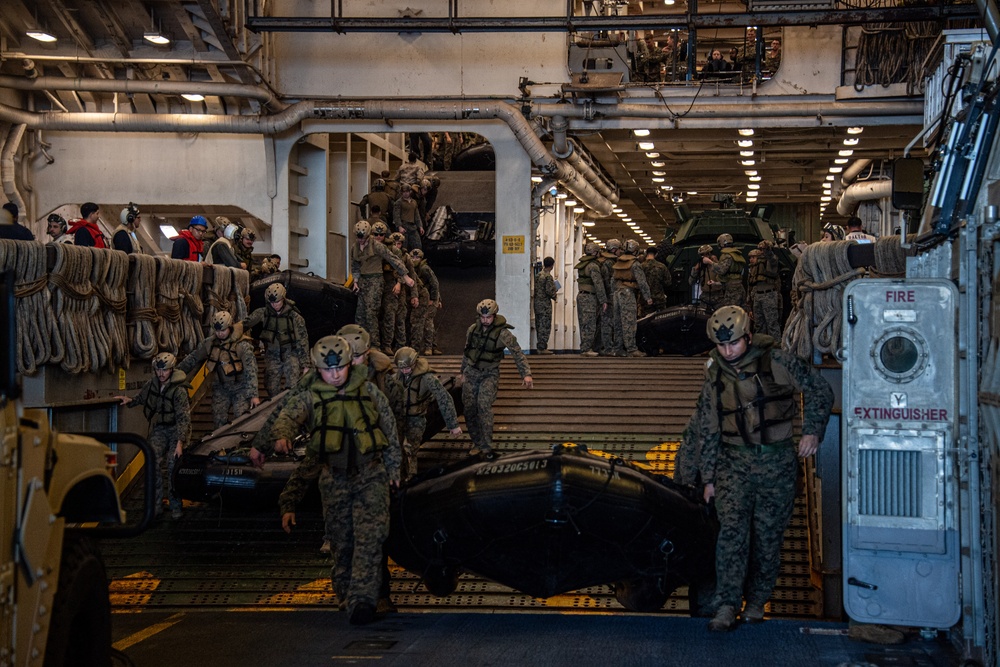 USS Green Bay (LPD 20) Conducts Combat Rubber Raiding Craft Operations.