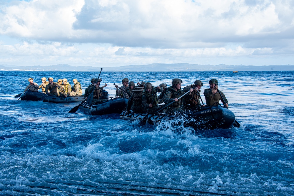 USS Green Bay (LPD 20) Conducts Combat Rubber Raiding Craft Operations.