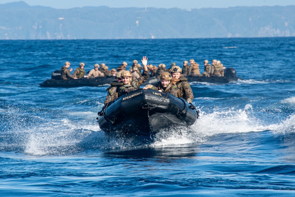 USS Green Bay (LPD 20) Conducts Combat Rubber Raiding Craft Operations.