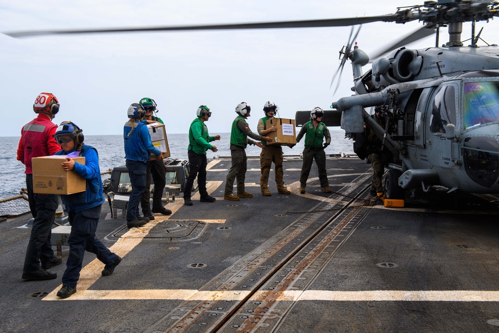 USS Mason Conducts Flight Operations in the Red Sea