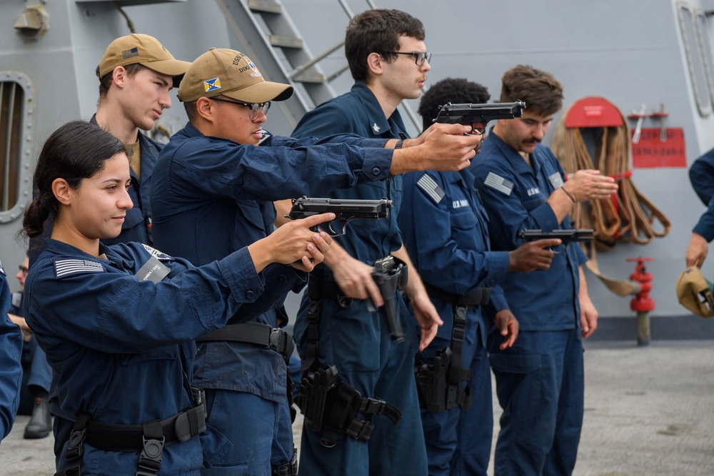 USS Mason Conducts Dry-Fire Training in the Red Sea